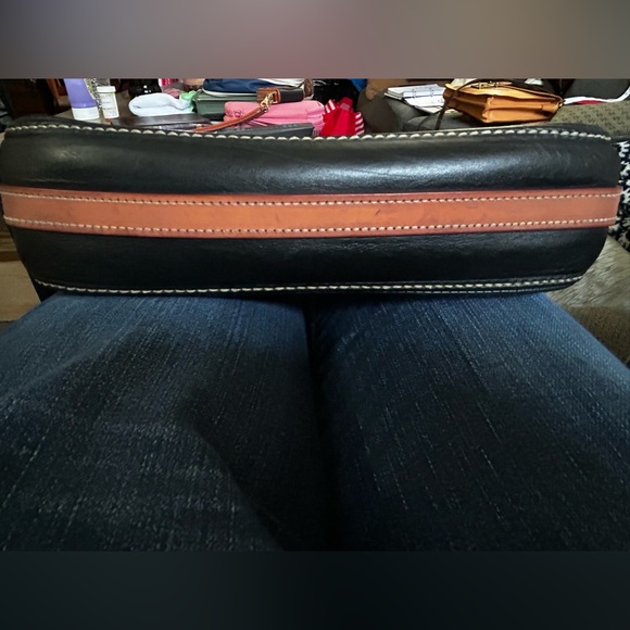 Dooney & Bourke Donegal Crest small shoulder bag/crossbody. Beautiful. - Picture 9 of 12